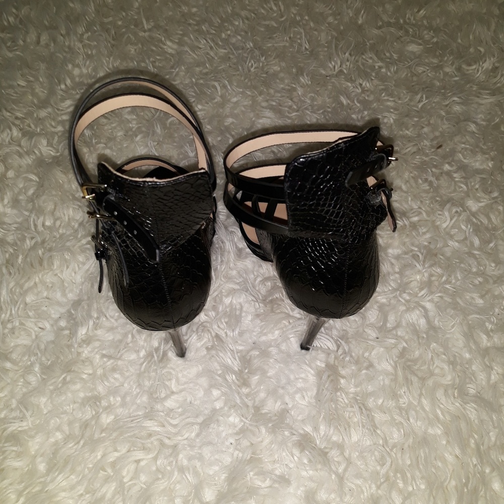 Heels - Picture 4 of 4